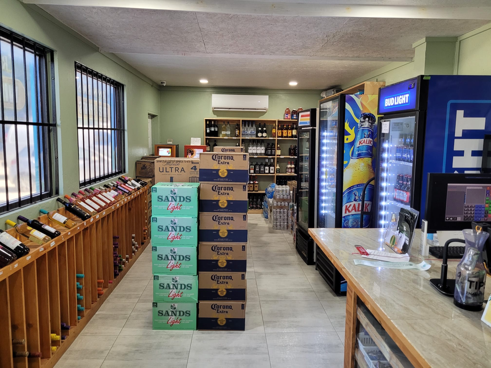 Crossing Rocks lounge atmosphere